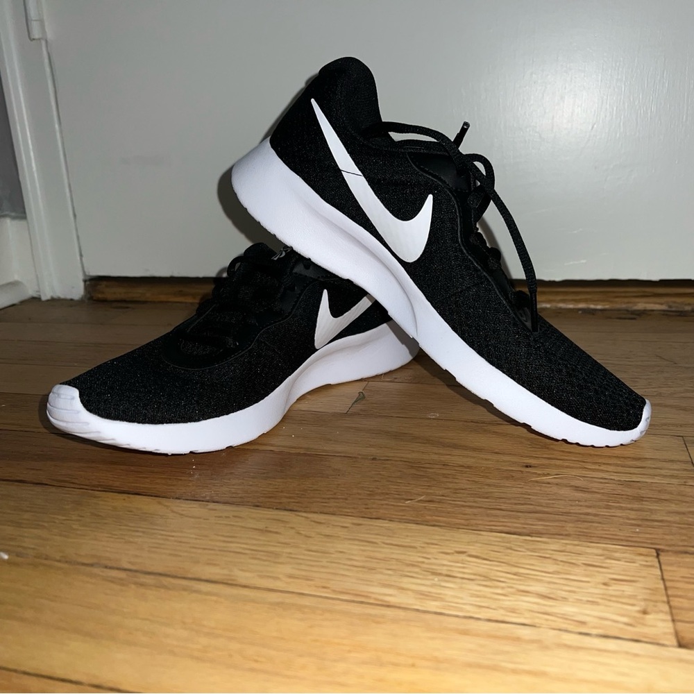 Nike Tanjun Women’s Size 9